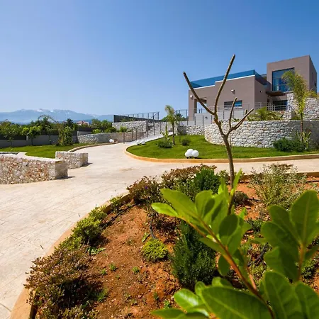 Imperium Luxury Villas-sauna, Jacuzzi&heated Pool *